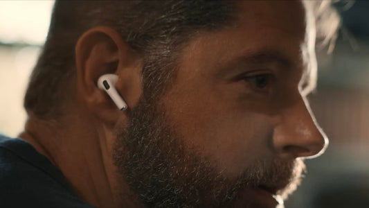Így segíthet a mindennapokban az iPhone és AirPods Élő hallgatás funkciója