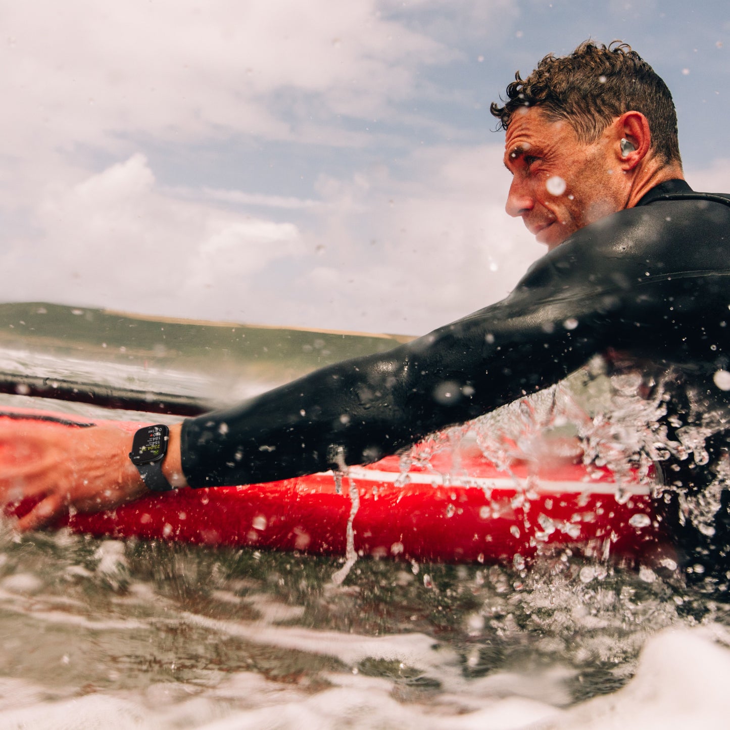 Apple Watch Series 10 GPS, 42 mm-es rózsaarany alumínium tok világos pirosító sportszíjjal - S/M - iSTYLE HU